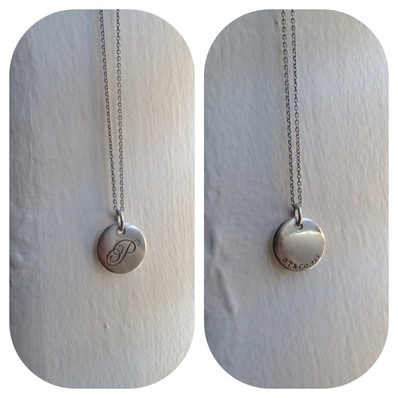 🎀Tiffany & Co. round pendant letter "P"
