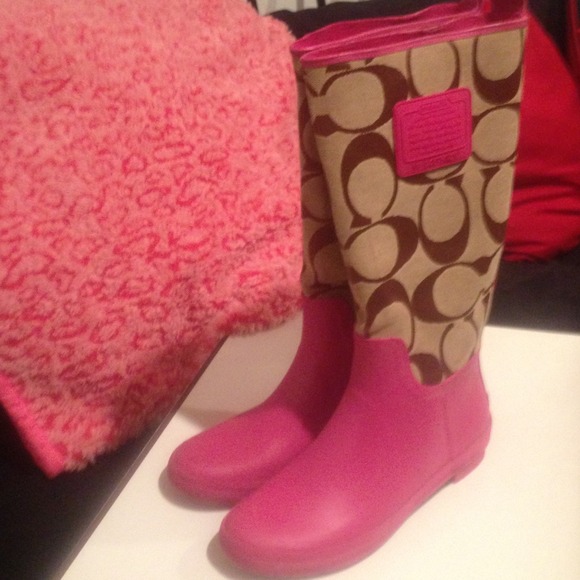 Pink Coach Rain Boots!☔