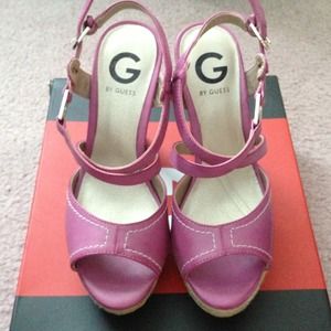 👠Reserved for mck_328👠Guess "GGCAVIO" Pink Heels