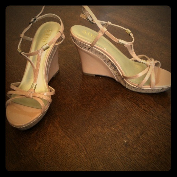 Nude Wedges