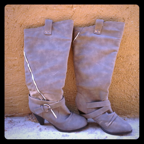 ✖️CRAZY REDUCTION✖️Gray Boots