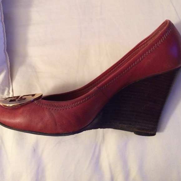Tory burch burgundy wedges - Picture 4 of 4