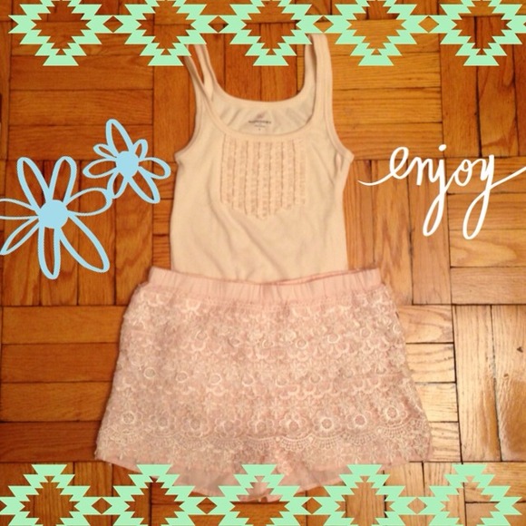 ⛔Sold bundle!🎀Banana Republic tank top!