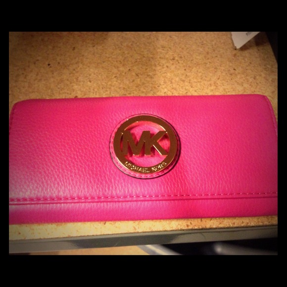 🔸SOLD🔸 MICHAEL Michael Kors Pink Wallet