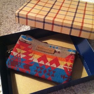 Sold! NIB Pendleton wristlet purse