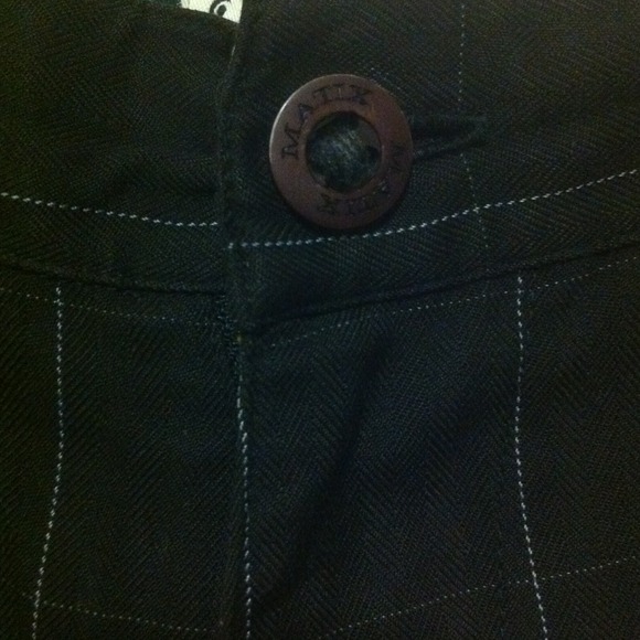 Matix Shorts - Picture 2 of 3