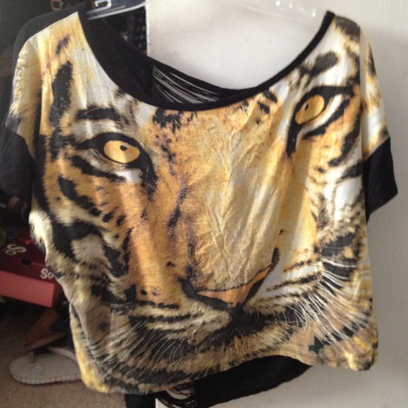 Lion Top - Picture 3 of 4