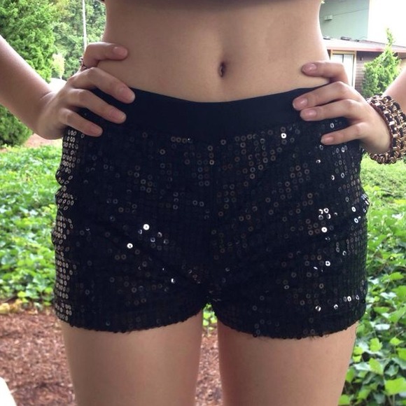 💔SOLD💔PRICE CUT! Hot Black sequin shorts