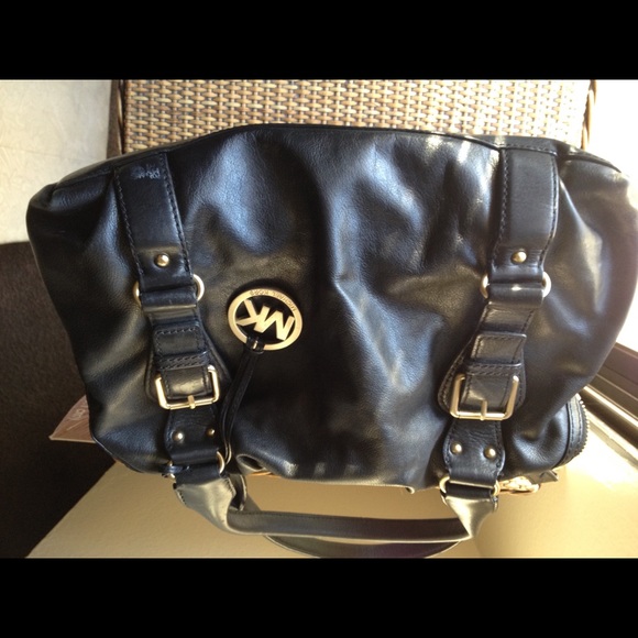 SOLD!!!! π―% Authentic Michael Kors bag - Picture 4 of 4