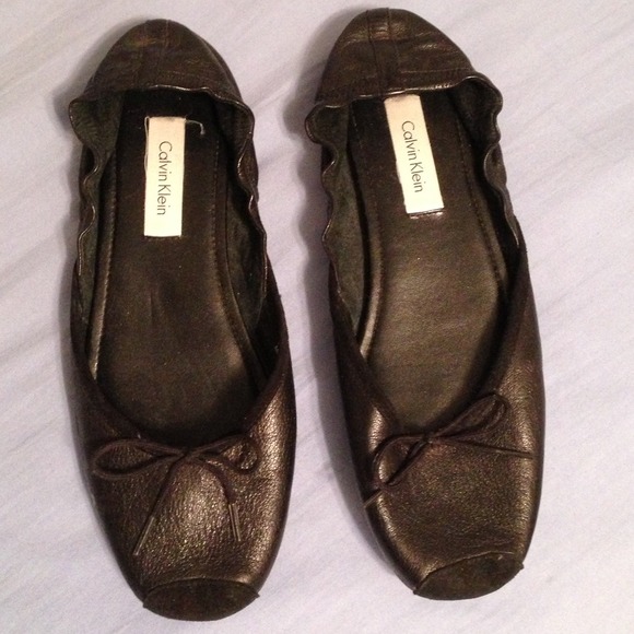 🚫reserved 🚫Calvin Klein flats. Size 8.5