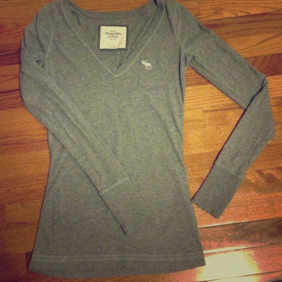 Grey Abercrombie Fitch long sleeve shirt