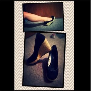 Previously loved wedge sandals