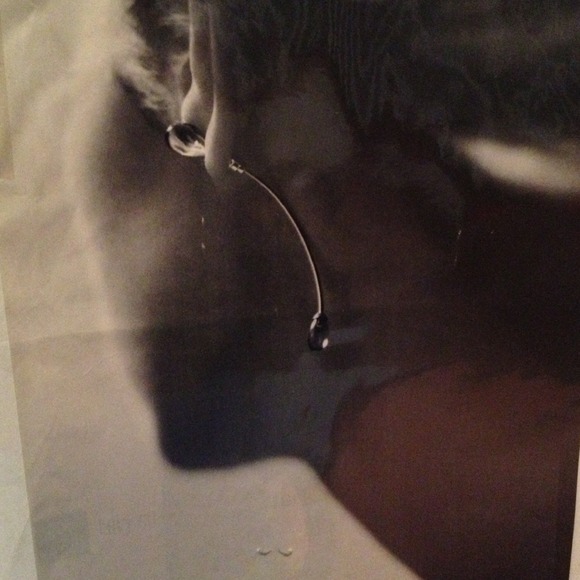 LOOKING FOR THESE ARMANI GIOELLI EARRINGS. - Picture 3 of 3