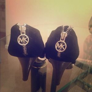 Black michael kors sandals!