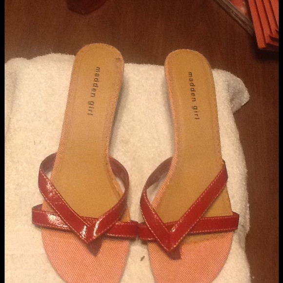 Steve Madden Red Patent leather thong sandal