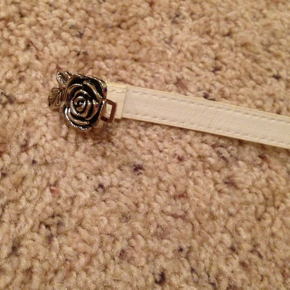 White Rosé belt - Picture 1 of 2