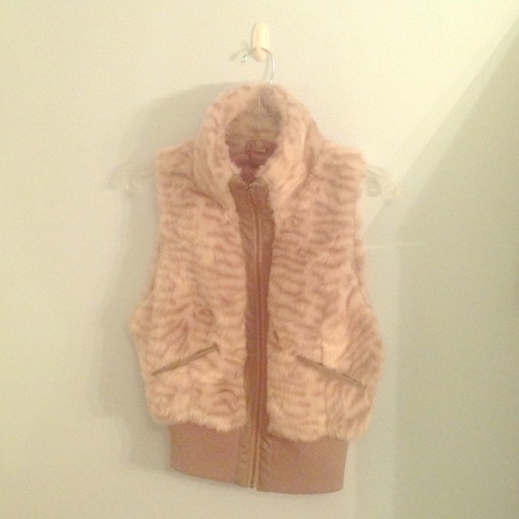 Light gray animal print faux fur vest super warm