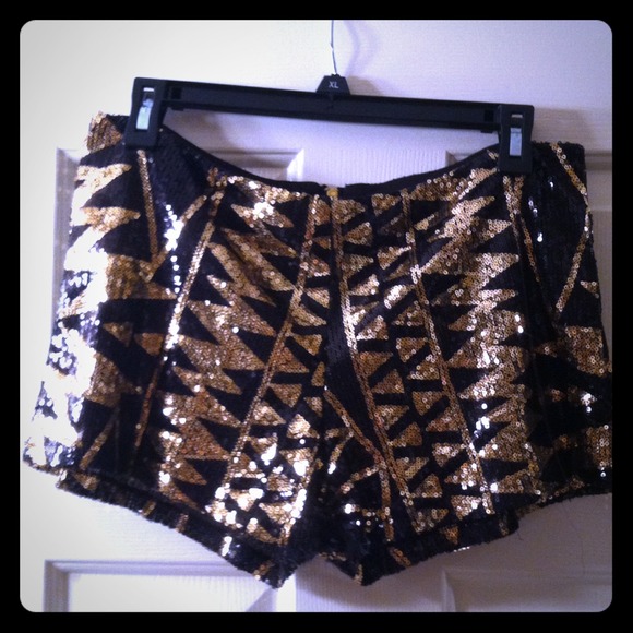 💥REDUCED PRICE💥Hot Sequin shorts