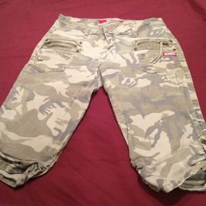 Bongo camo capris