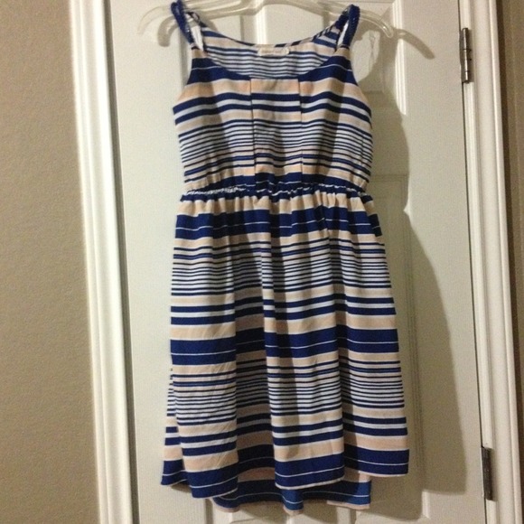 Striped dress very pretty and comfortable