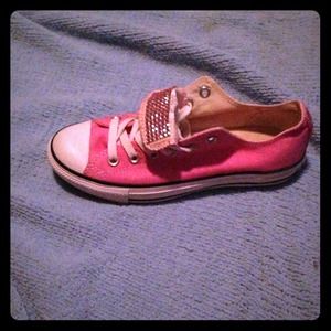 BEDAZZLED PINK CONVERSE!!!! PINK DIAMOMDS!