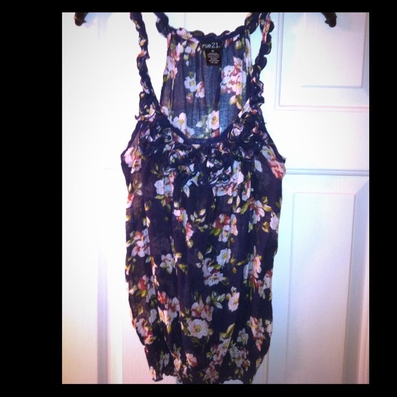 ✋SOLD!!!✋💥REDUCED PRICE💥Blue floral tank