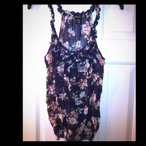 ✋SOLD!!!✋💥REDUCED PRICE💥Blue floral tank