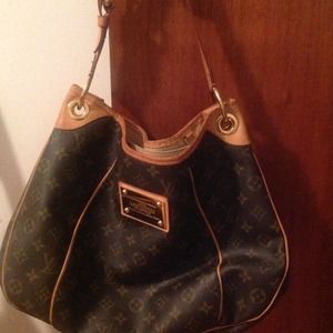 LOUIS VUITTON HANDBAG