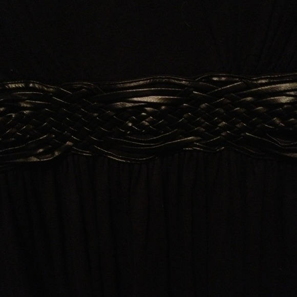 ❤Cute black top!❤ ❌BUNDLED❌ - Picture 2 of 4