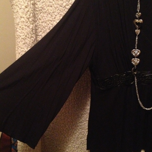 ❤Cute black top!❤ ❌BUNDLED❌ - Picture 3 of 4