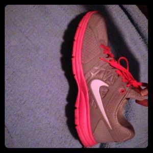 NIKE HOT PINK AND GREG 8.5