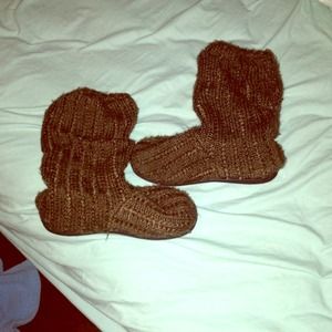 VERA WANG SIMPLY VERA SLIPPERS DARK BROWN BOOTIES!