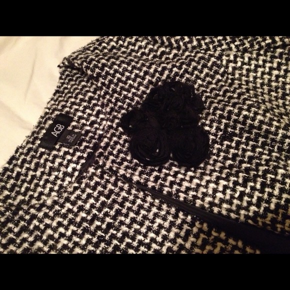 🍃Tweed Jacket🍃 - Picture 2 of 4