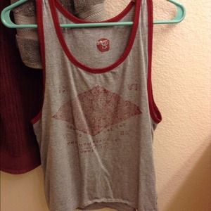 Men's grey tank with red lining