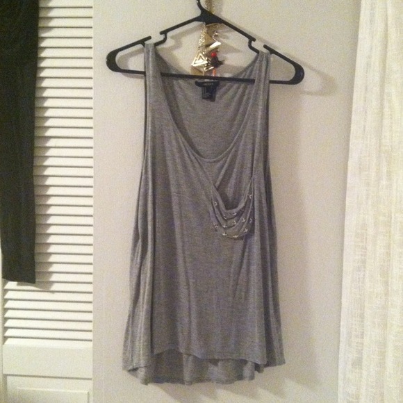 S O L D❤Heather gray flowy tank❤