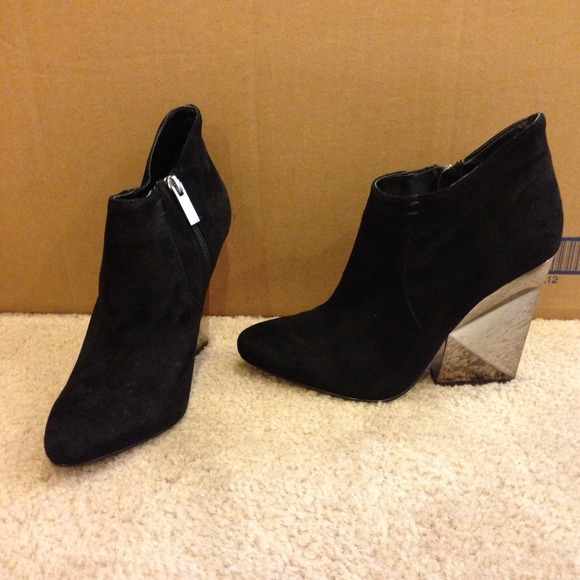 Dolce Vita Shoes - 💕Host Pick💕Dolce Vita  Kemp Booties
