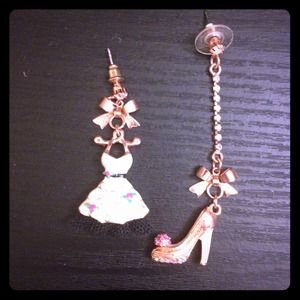 BETSEY JOHNSON EARRINGS
