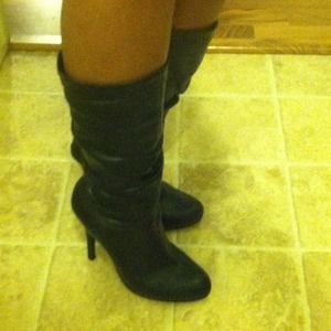 Black short length boots heel💖