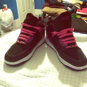 Size 7 1/2 pink & black sneakers.