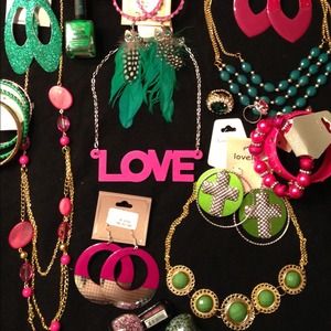 New trendy jewelry! $2 each or 3 for $5