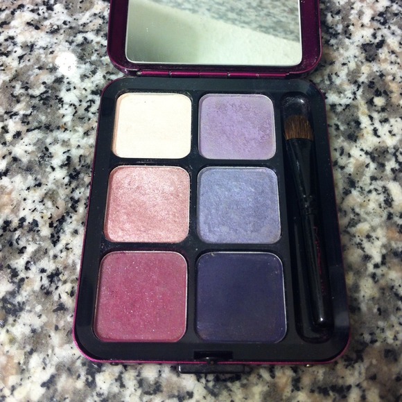 Bundle for lucylaw mac eyeshadows and palette