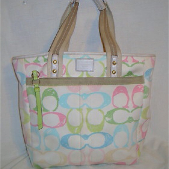❌SOLD❌ 💯 Authentic Coach Scribble tote!