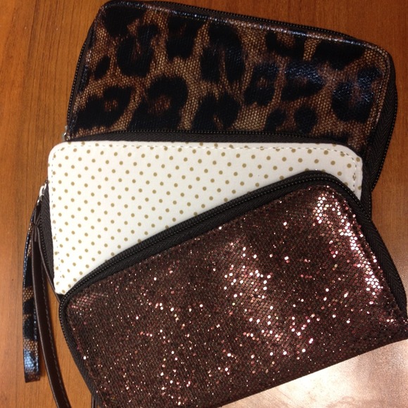 🚫SOLD🚫$5 each 📲Cell phone clutch📲