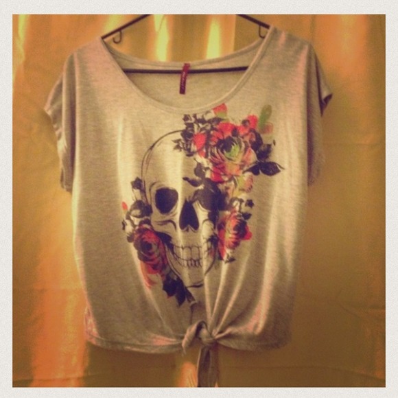 ❌SOLD IN BUNDLE❌Skull Top💀 - Picture 3 of 3