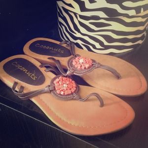 🎉 REDUCED 🎉 Coral and Brown Sandals