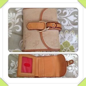 Dooney & Bourke wallet