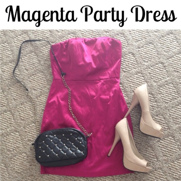 Dresses & Skirts - Strapless Magenta Dress