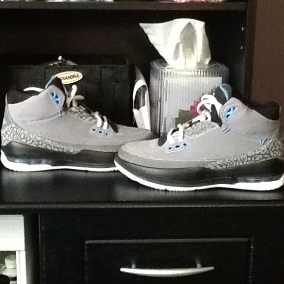 Jordan University Blue Light Graphite Black 6Y