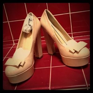 🌸 NIB blush pink platforms 8 NEVER WORN!