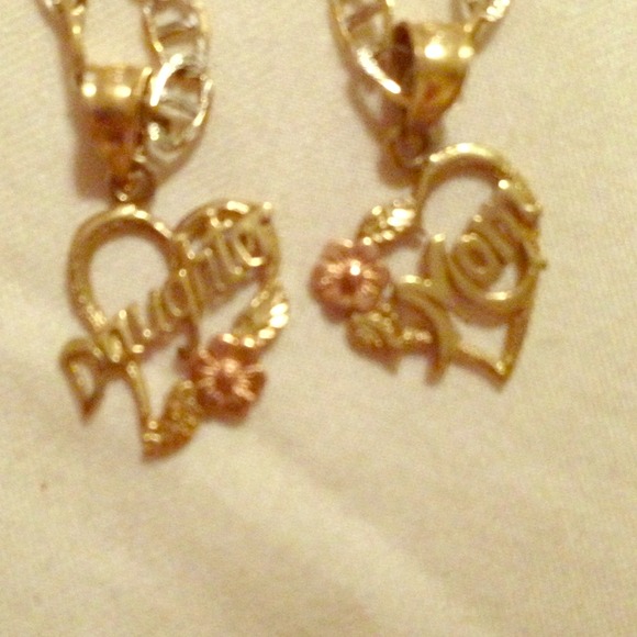 🚫SOLD🚫Mom daughter charms